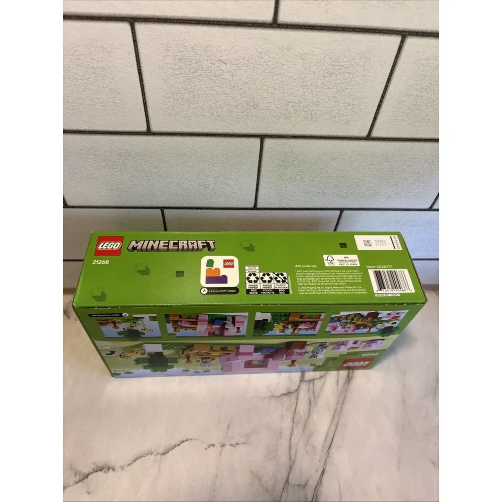 LEGO Minecraft The Baby Pig House Toy Figures and Playset - Building NEW